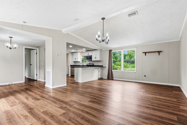 563 Sunset Point Rd, McMinnville