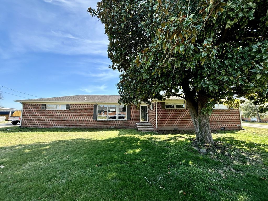 223 Cardinal Dr, McMinnville