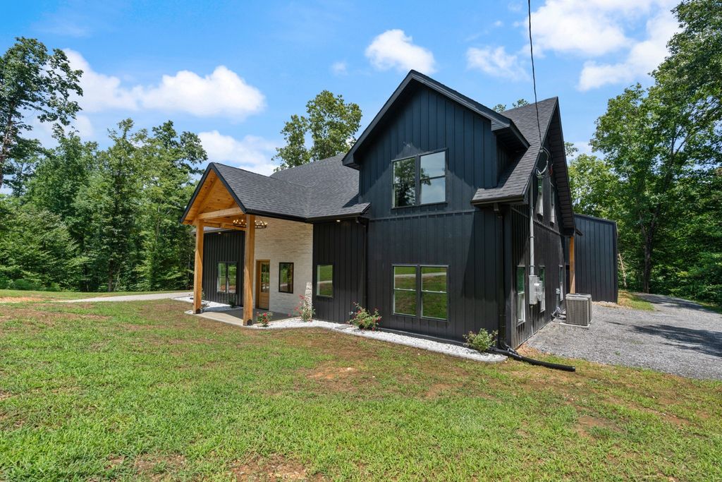 7922 E Plunders Creek Rd, Dickson