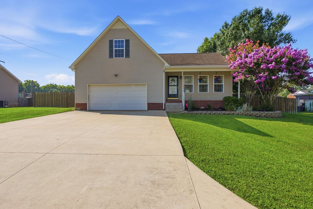 104 Creekview Dr, Columbia