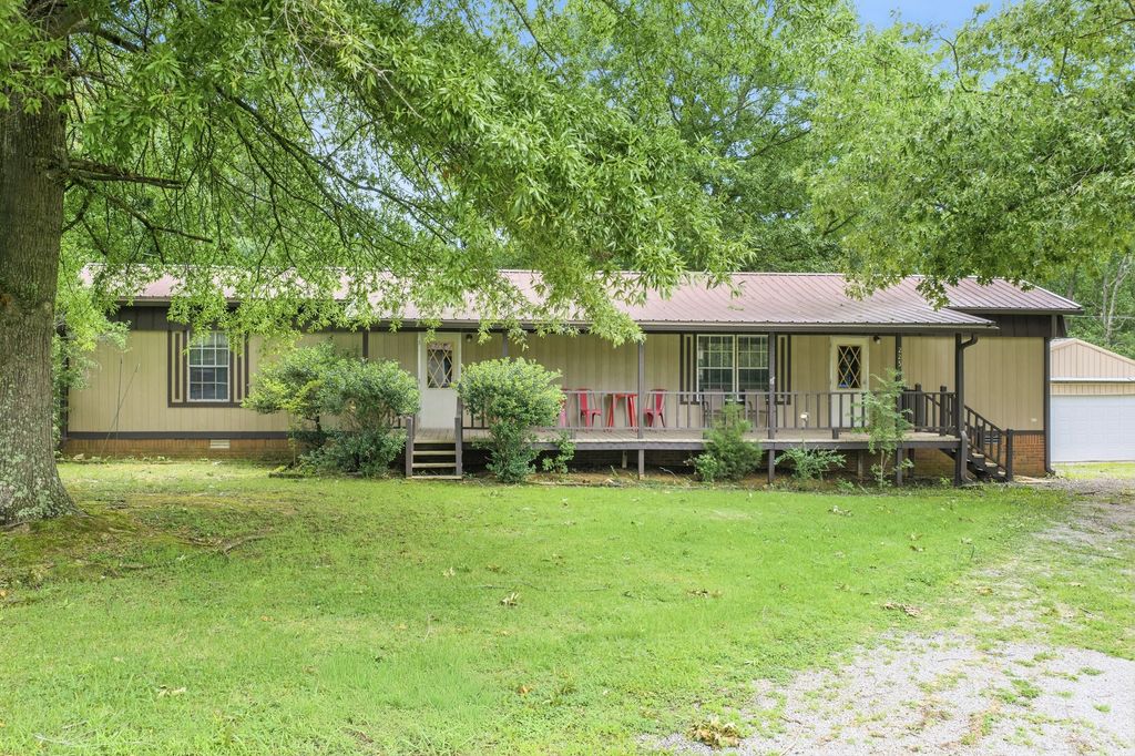 225 Pineview Dr, Springville