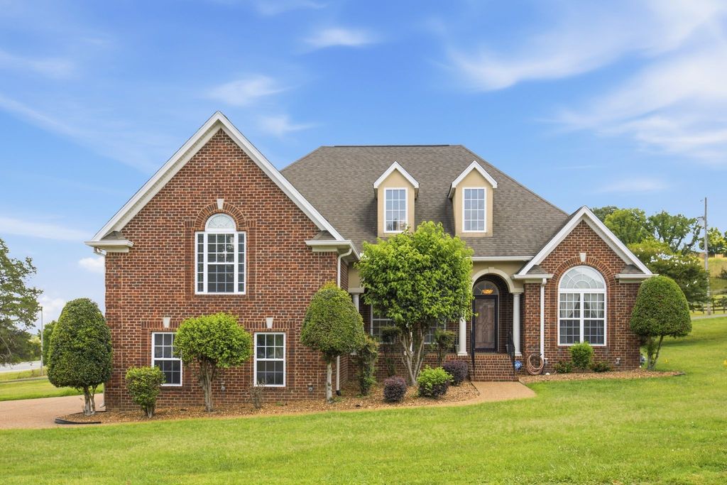 103 Lexington Dr, Lebanon