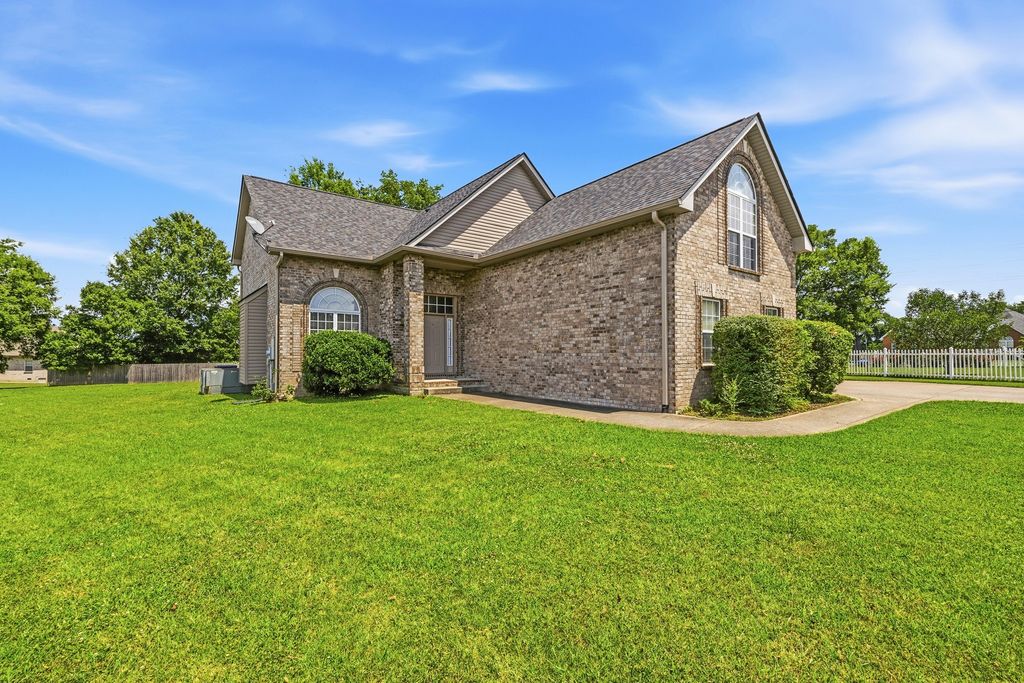 155 Brightstar Ct, Gallatin