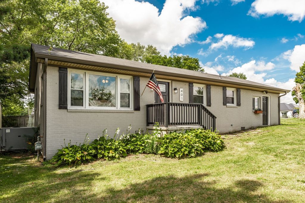 401 Weaver Ln, Springfield