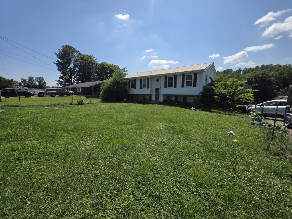 935 Meadowbrook Rd, Afton