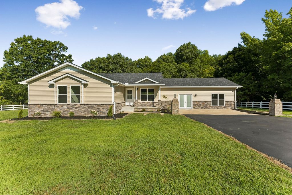 1513 Centerville Hwy, Hohenwald