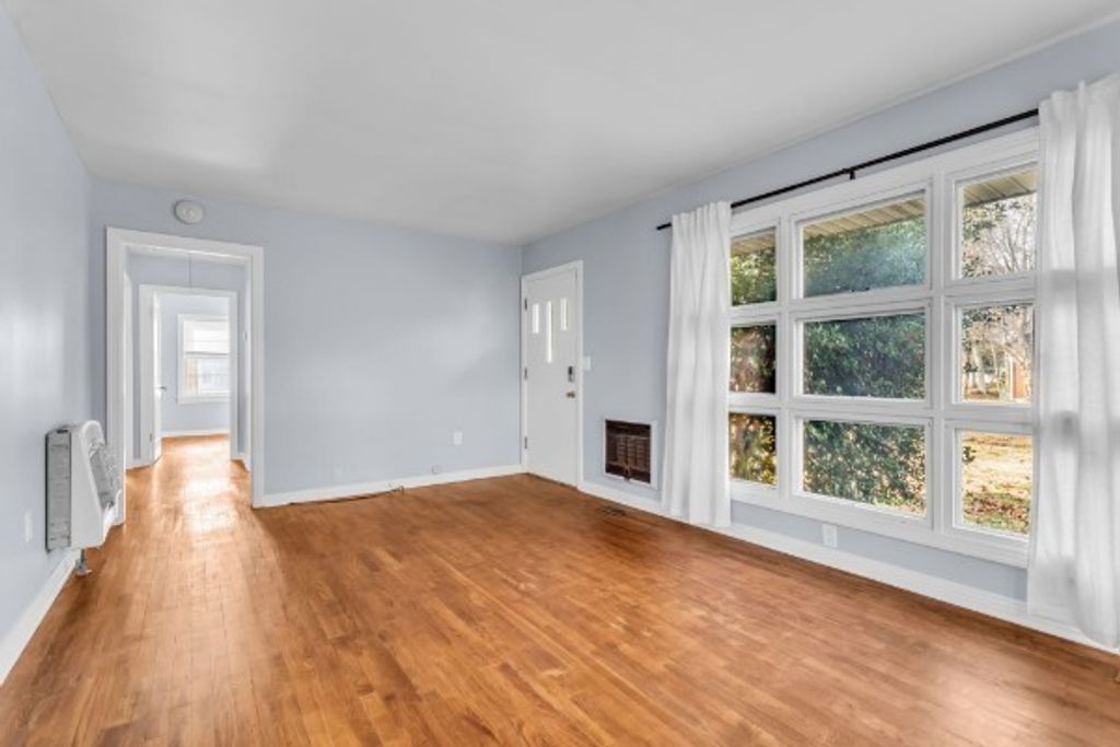 105 Lynn Dr, Columbia