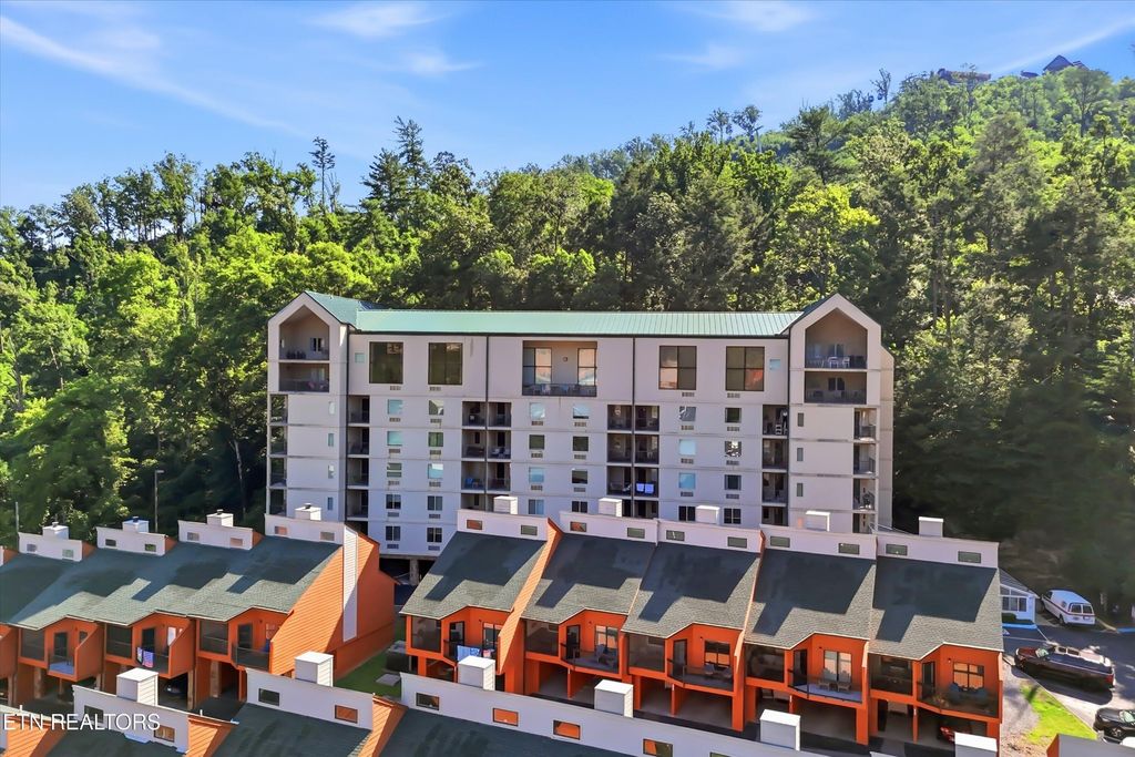 413 Baskins Creek Rd 303, Gatlinburg