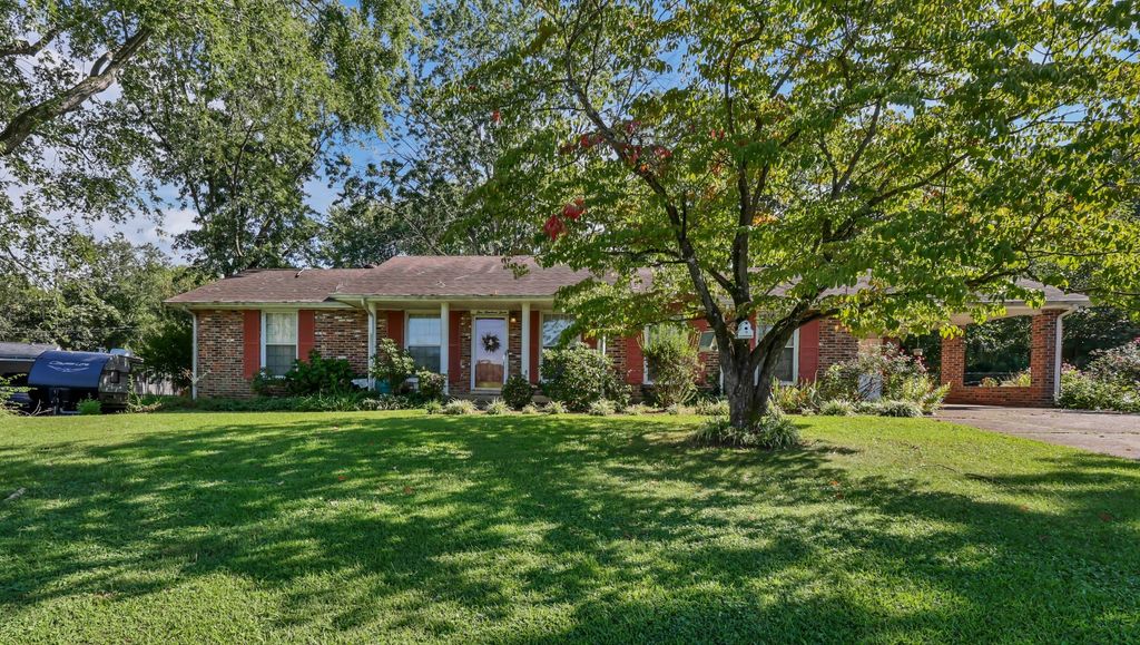 103 Love Ct, Clarksville