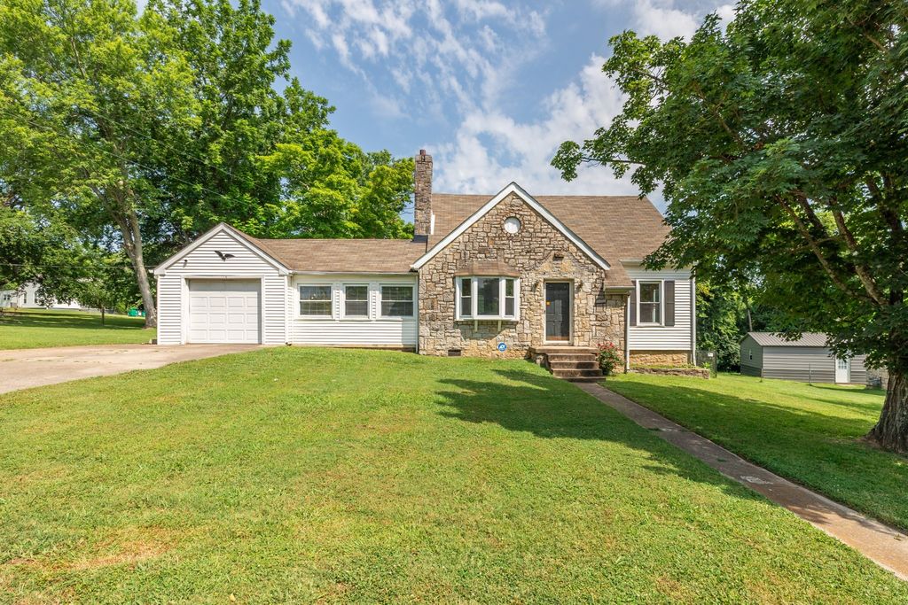 764 Maple St, Lewisburg