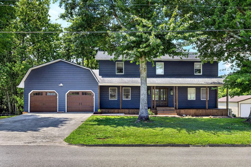 2975 Rolling Hills Drive Nw, Cleveland