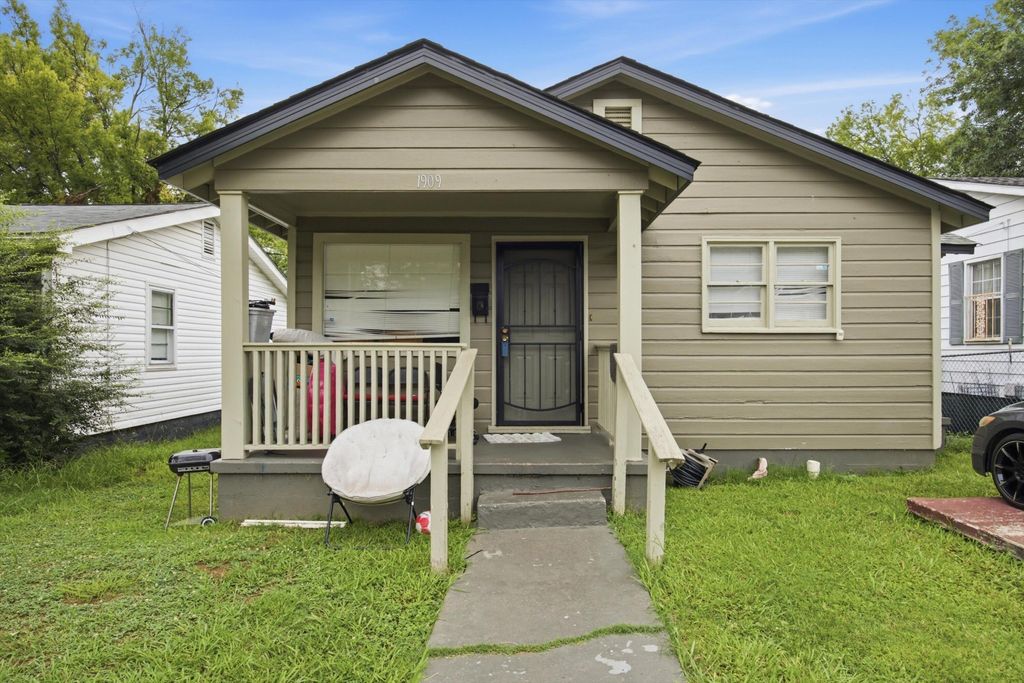 1909 Cleveland Avenue, Chattanooga