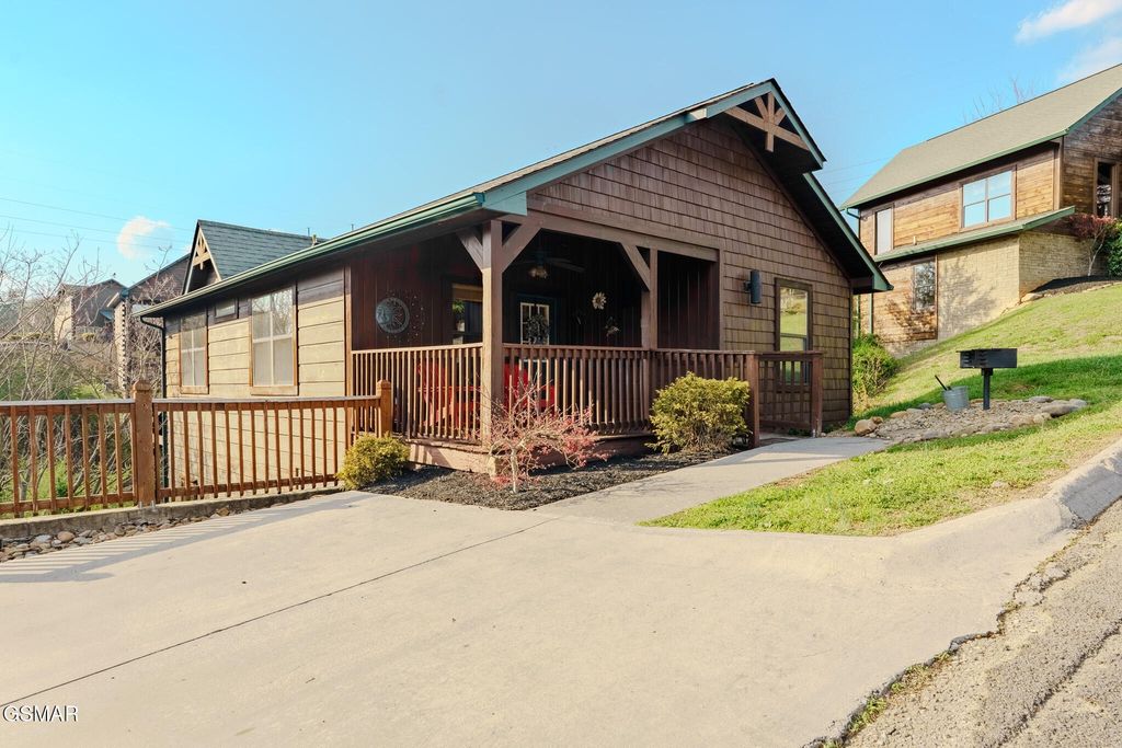 921 Mcmakin Way, Pigeon Forge