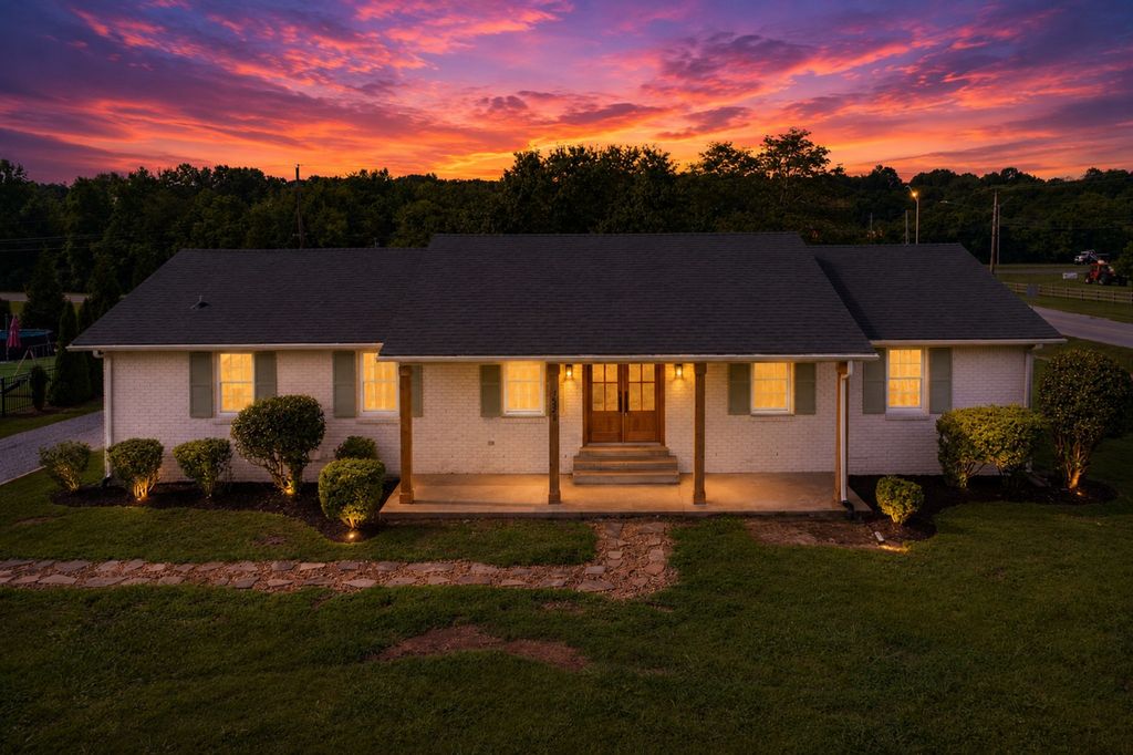 521 Pawnee Trl, Columbia
