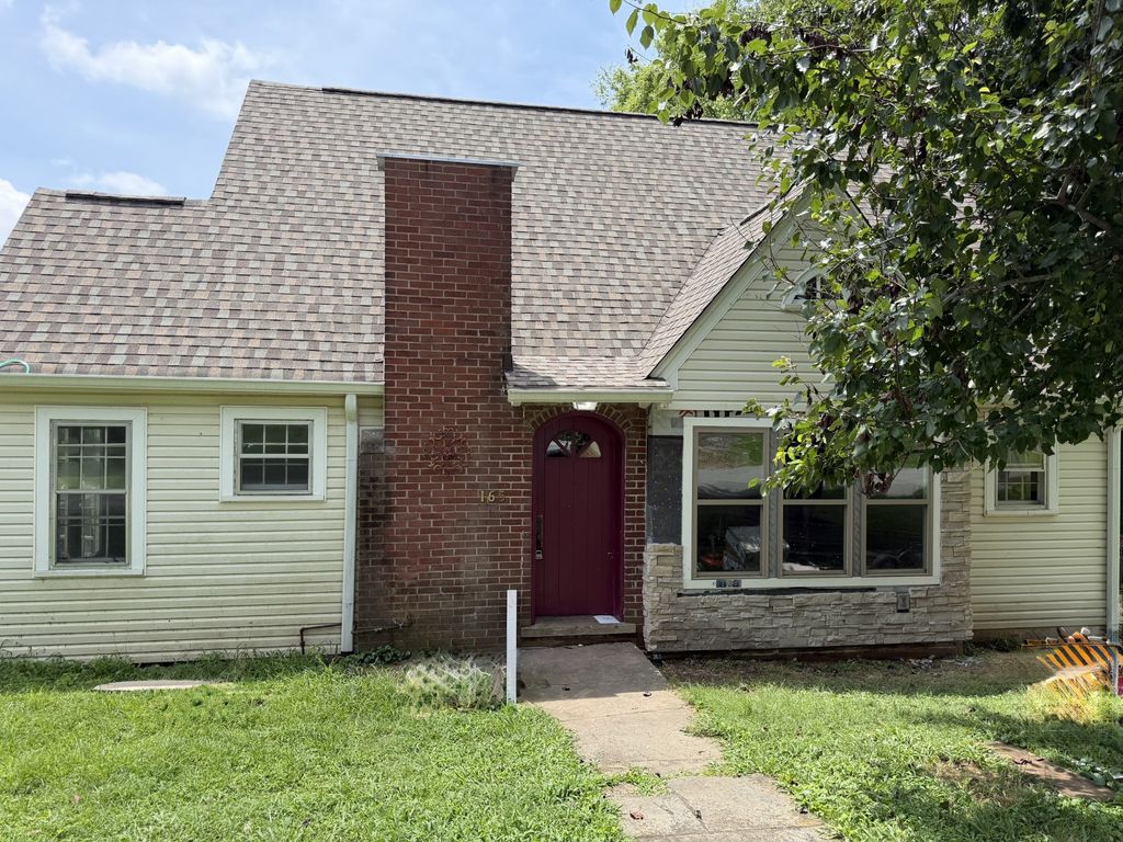 165 W Walnut St, Erin