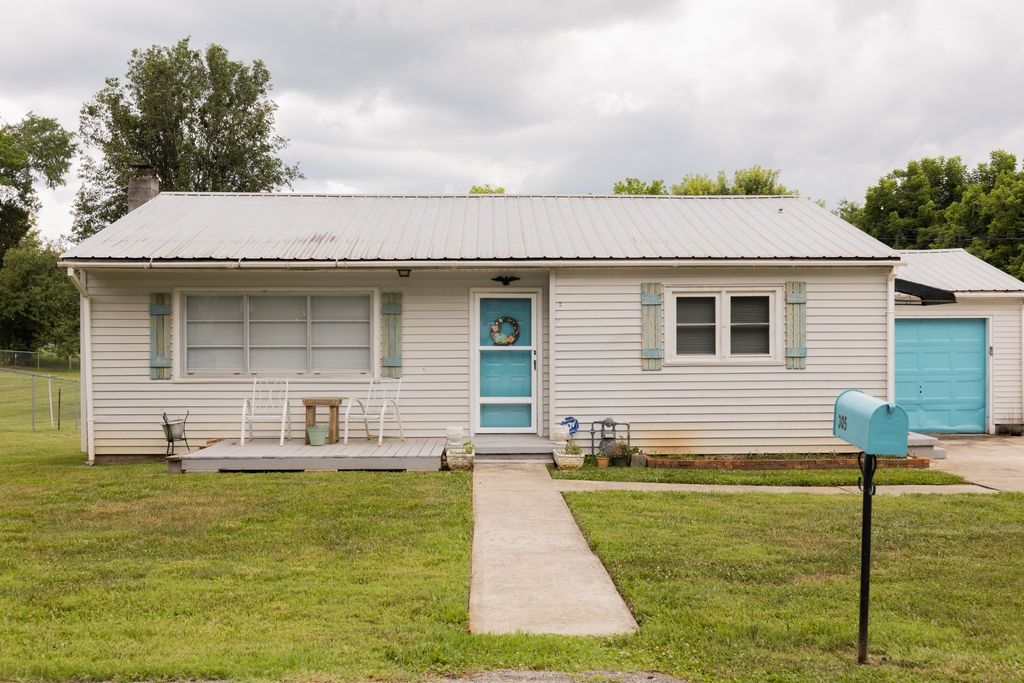 305 W Bronson St, Sparta