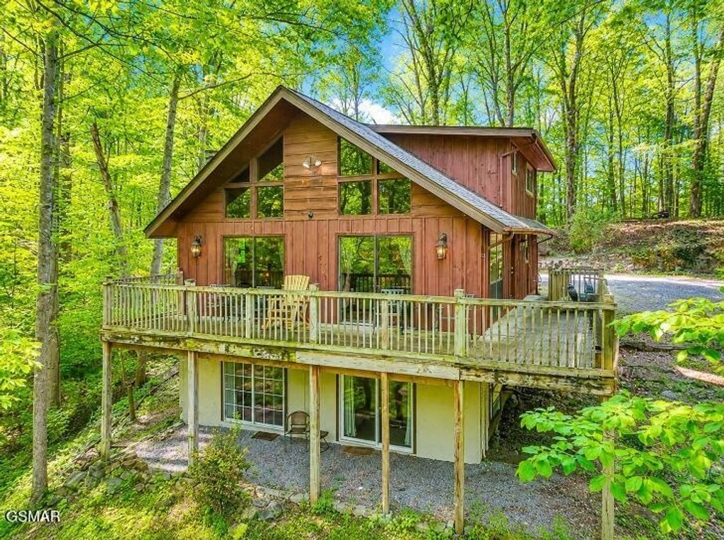 425 Hemlock Lane, Sevierville
