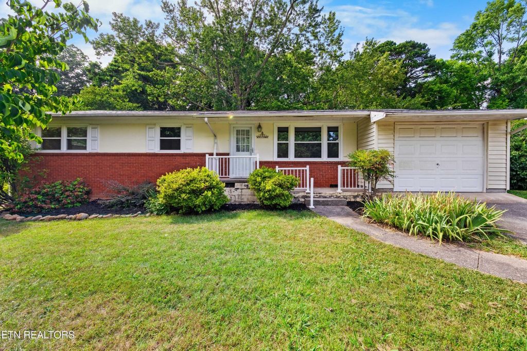 2001 Nandina Drive, Knoxville