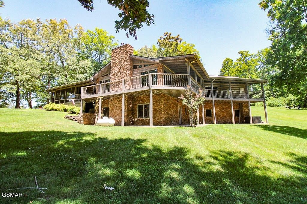 902 Lake View Road, Sevierville