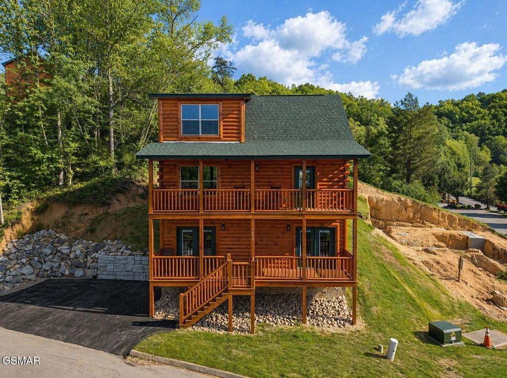 1632 Mountain Lodge Way, Pigeon Forge