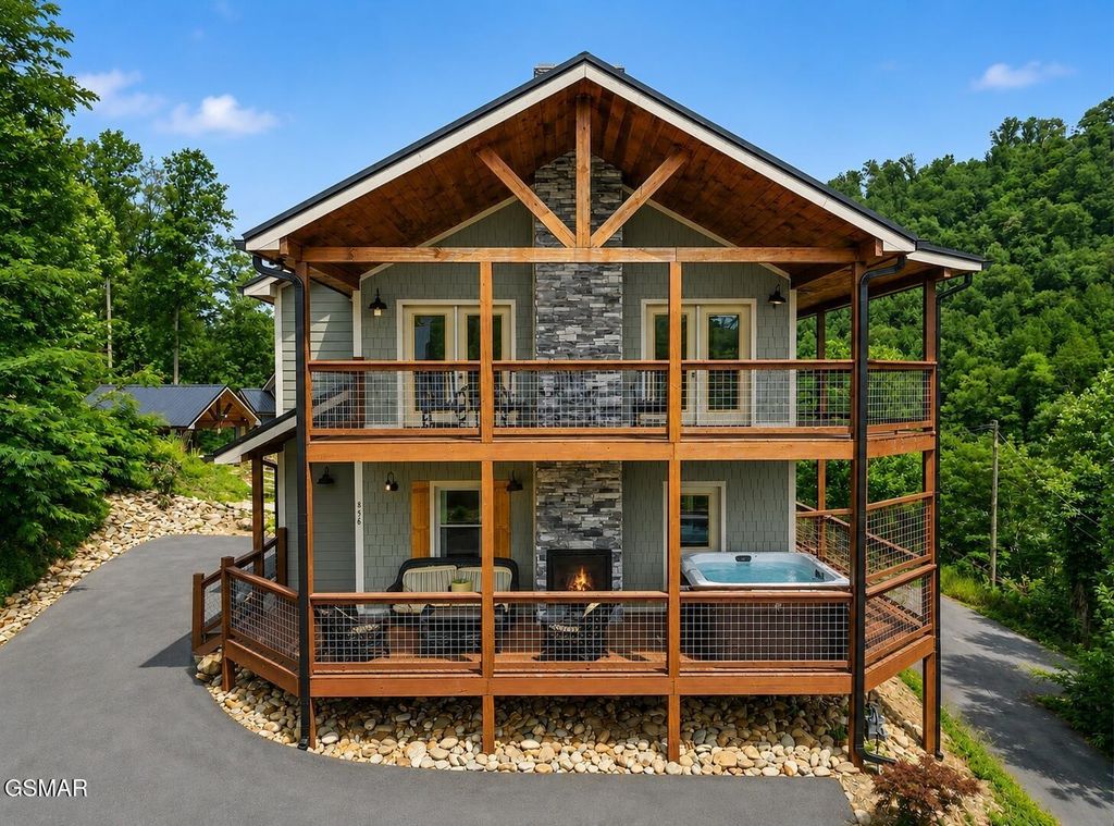 856 Crest View Drive, Gatlinburg