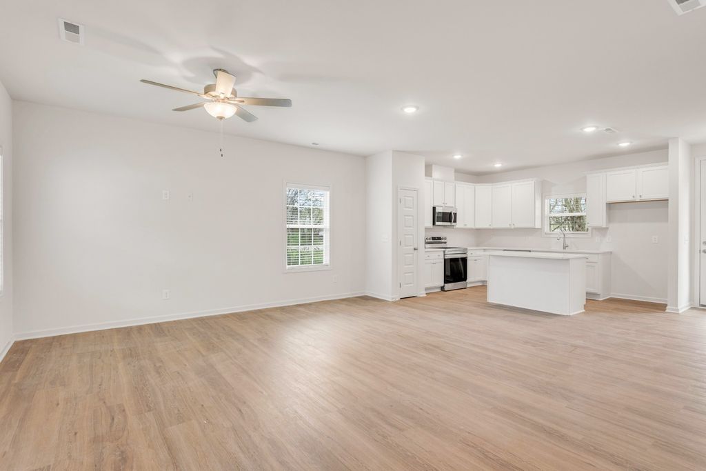 101 Centennial Lane, Columbia
