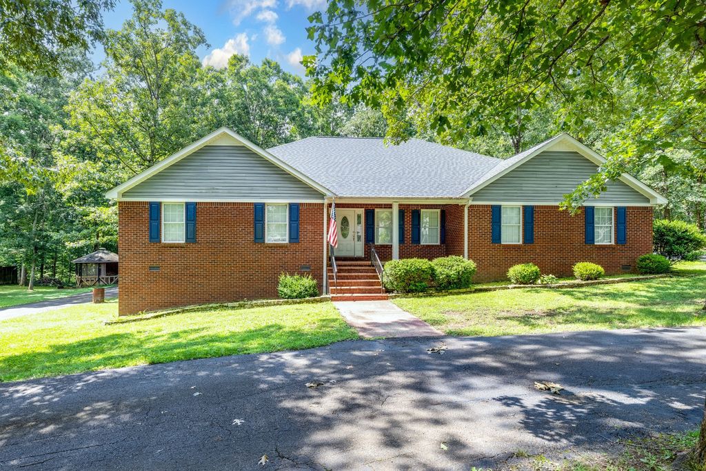 106 Parkwood Ln, Hohenwald