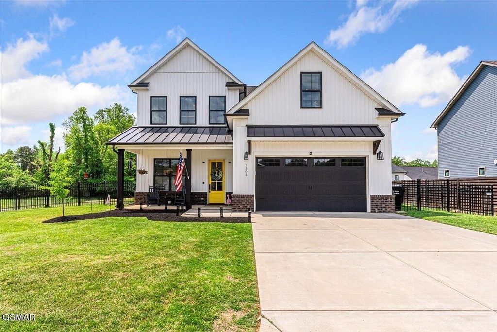 3205 Great Plains Lane, Knoxville
