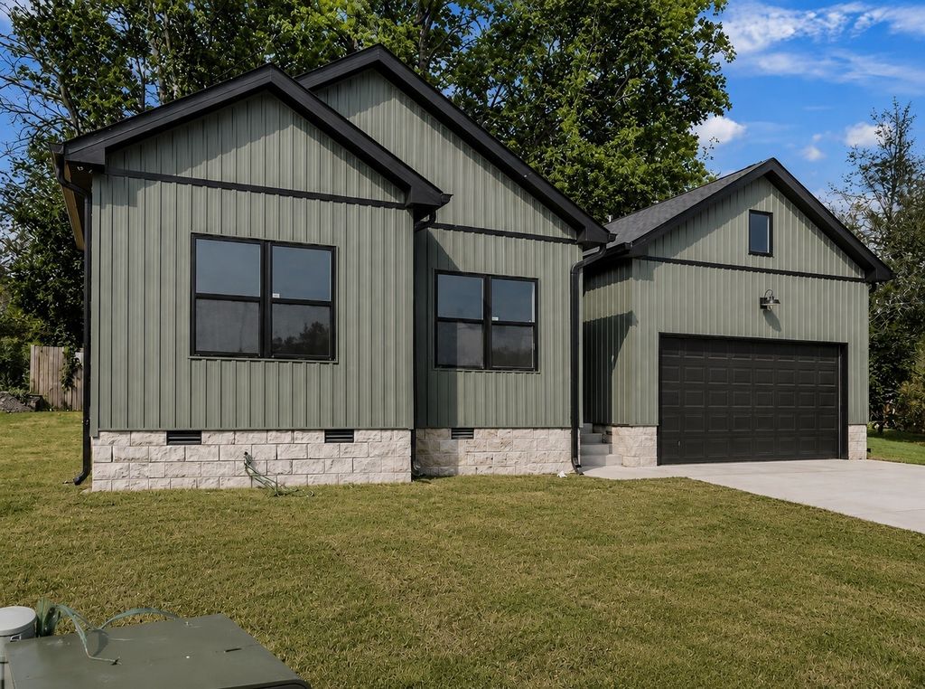 112 Bee Line Way, Trenton