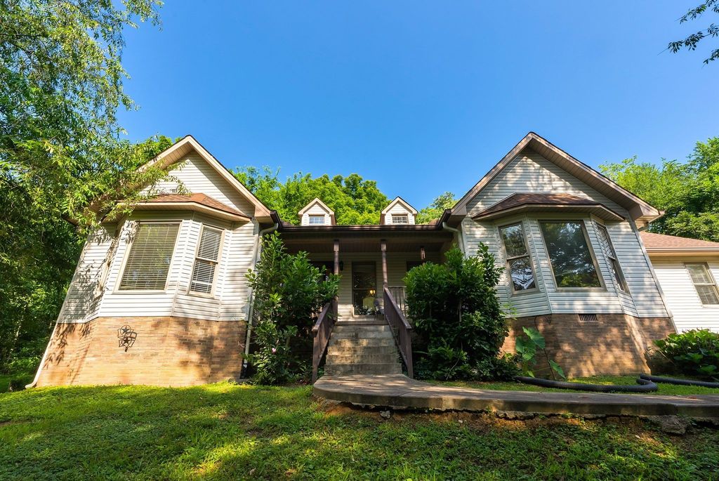 1440 College Park Dr, Columbia