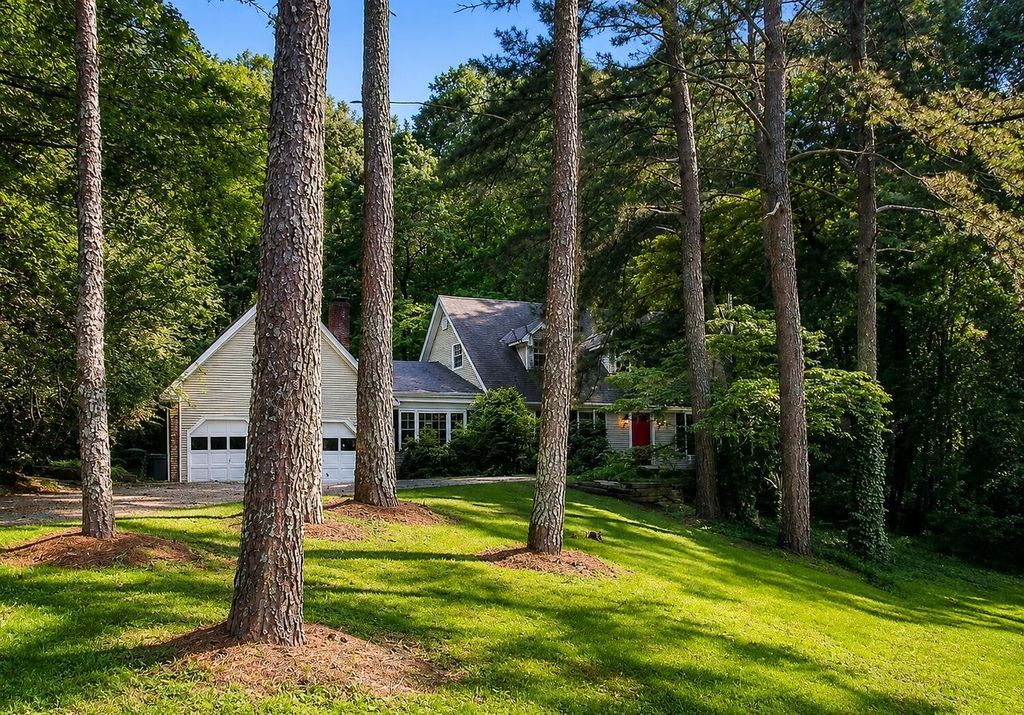 1922 Sourwood Drive, Dalton