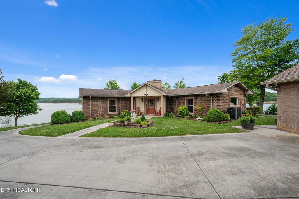 901 Lake Smoky Rd, Sevierville