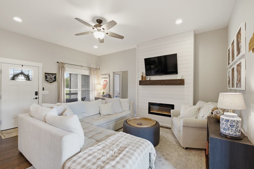 58 Harbor Pt, Lebanon