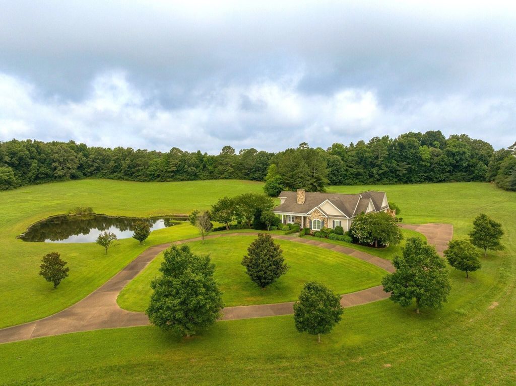 520 Cedar Springs Church Road Se, Cleveland