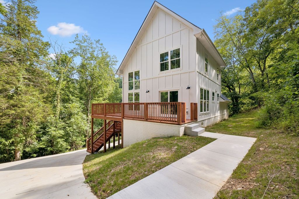 670 Harbor Dr, Lancaster