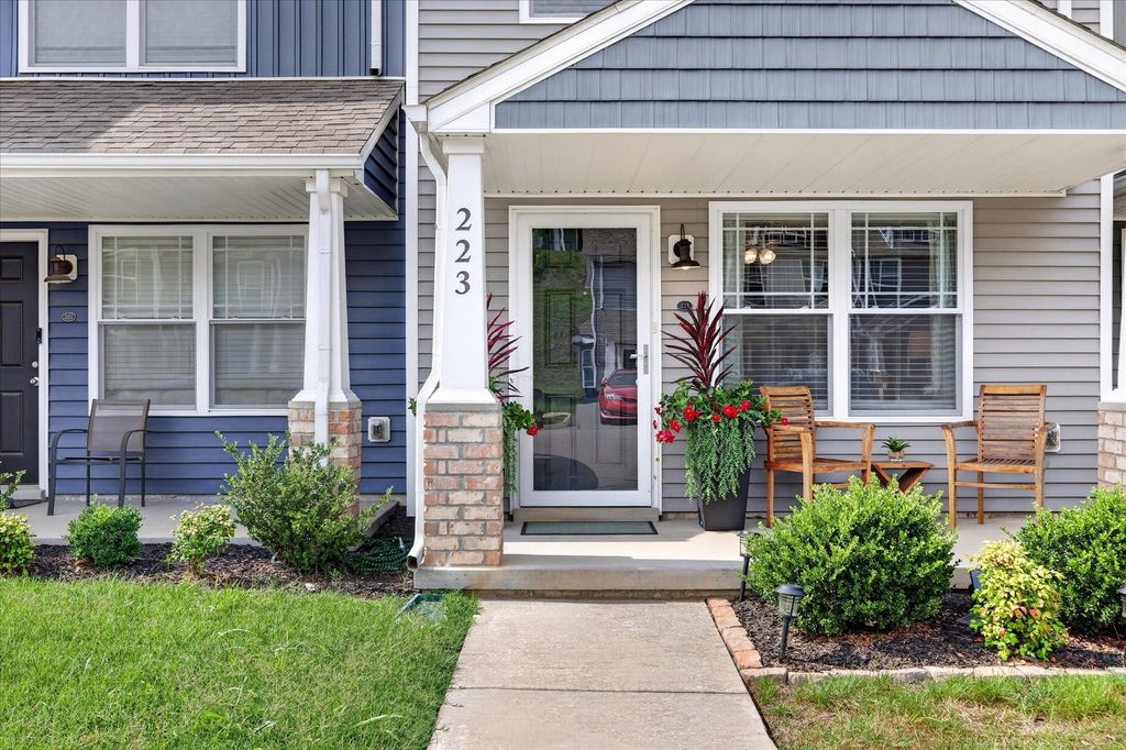 223 Woodland Valley Ln, Clarksville