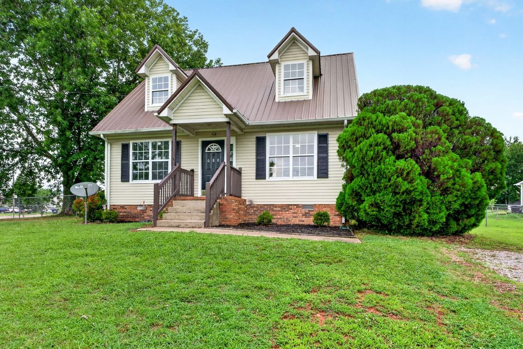 680 Artic Ave, Oak Grove