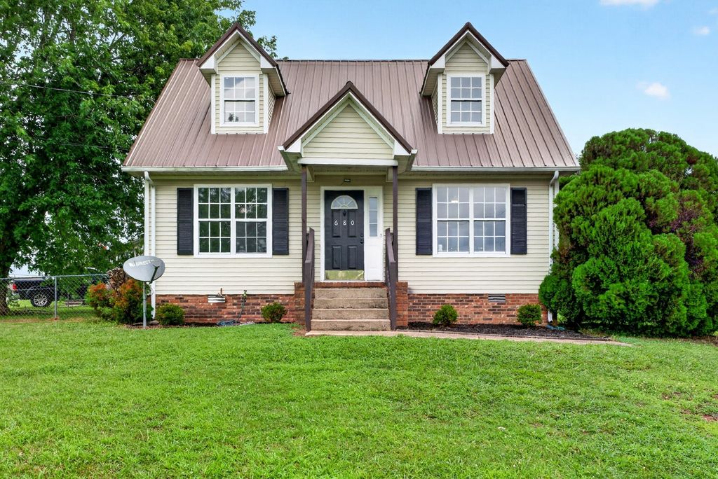 680 Artic Ave, Oak Grove