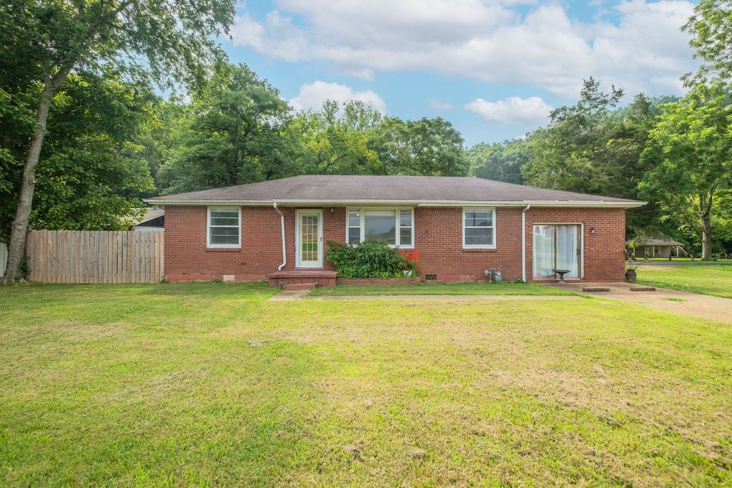 1329 Louisville Hwy, Goodlettsville