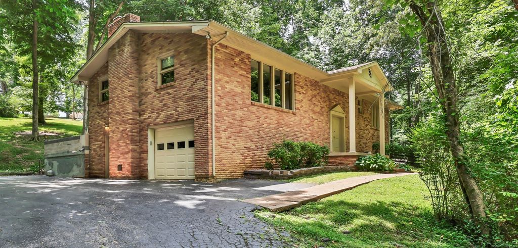 429 Winding Way Rd, Clarksville