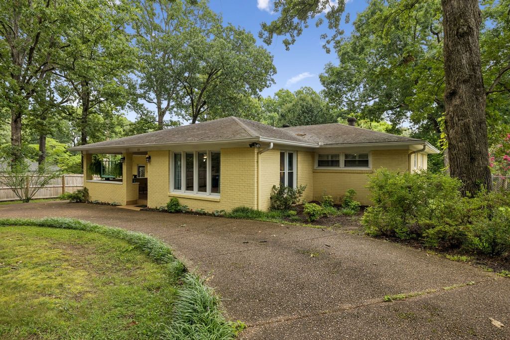 101 W Hills Terrace, Dickson