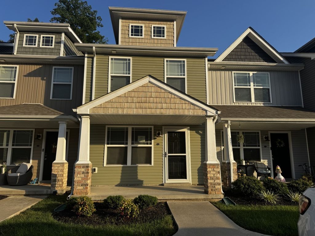 228 Woodland Valley Ln, Clarksville