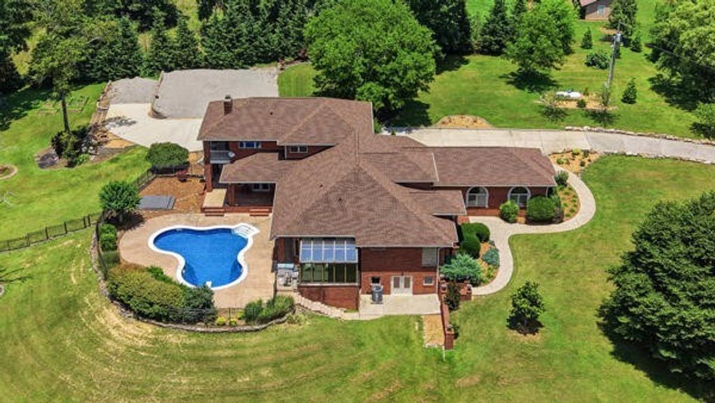 424 Hewgleys Road, South Pittsburg