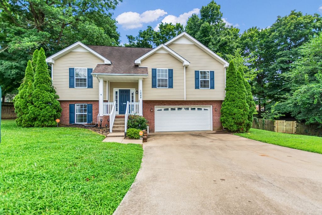 1848 Kaitlyn Virginia Ct, Clarksville