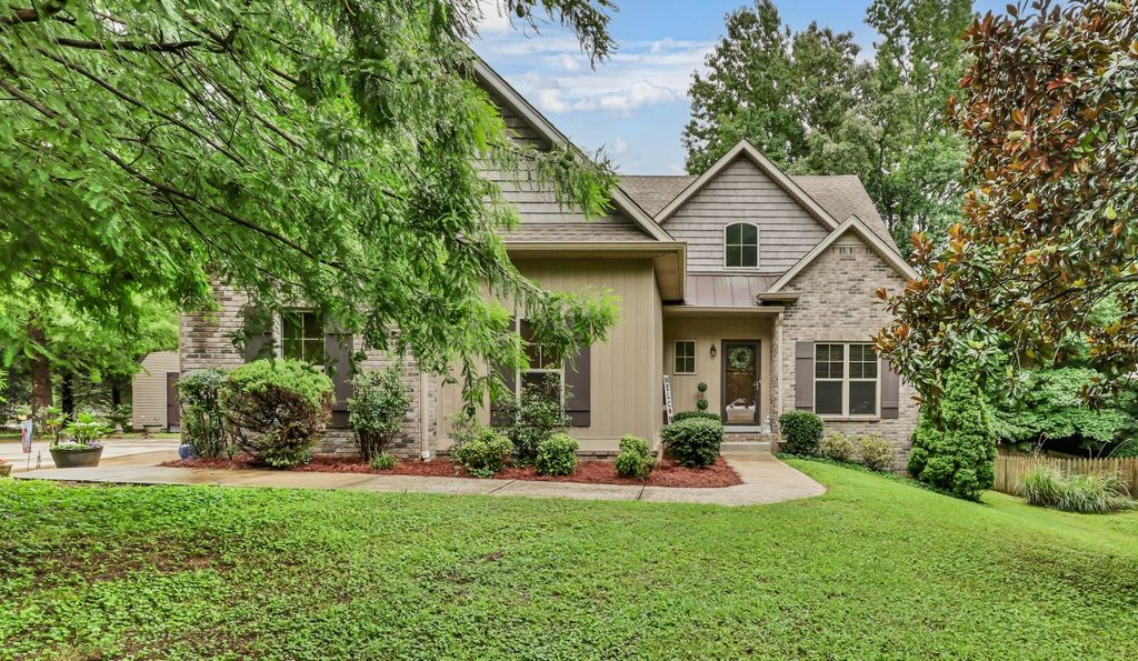 101 Vannoak Dr, Clarksville