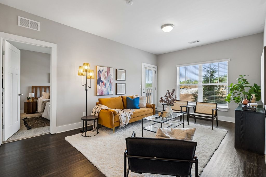 934 Governors Ct 208, Antioch