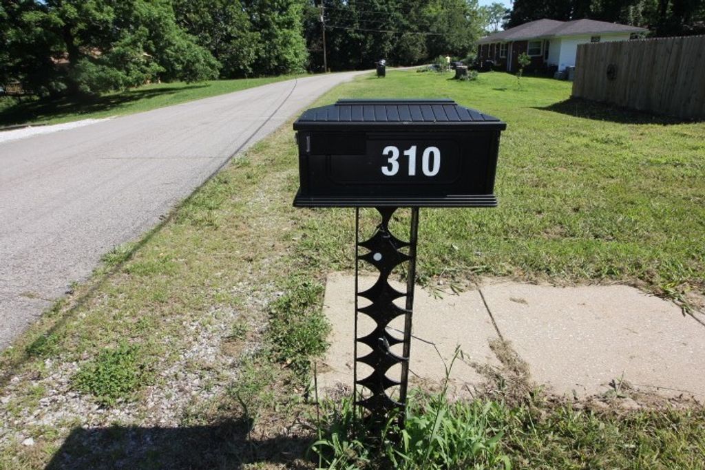 310 Dogwood Dr, Erin