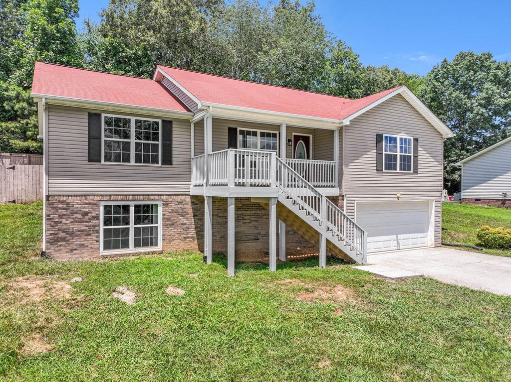 295 Farmway Drive Se, Cleveland