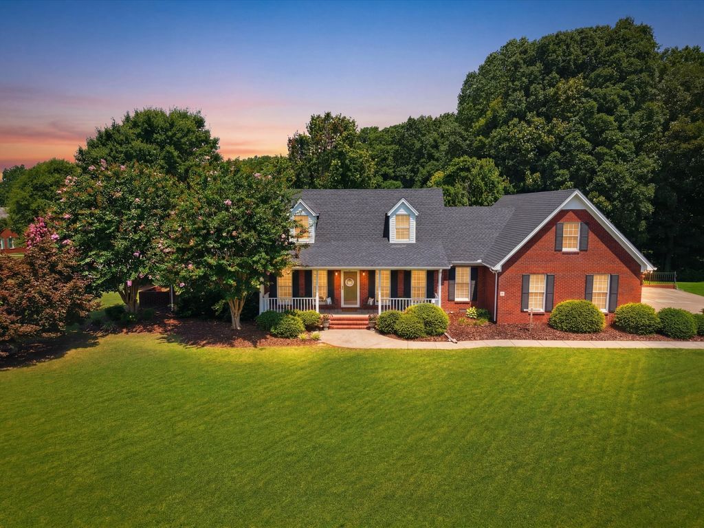4 Derby Dr, Fayetteville
