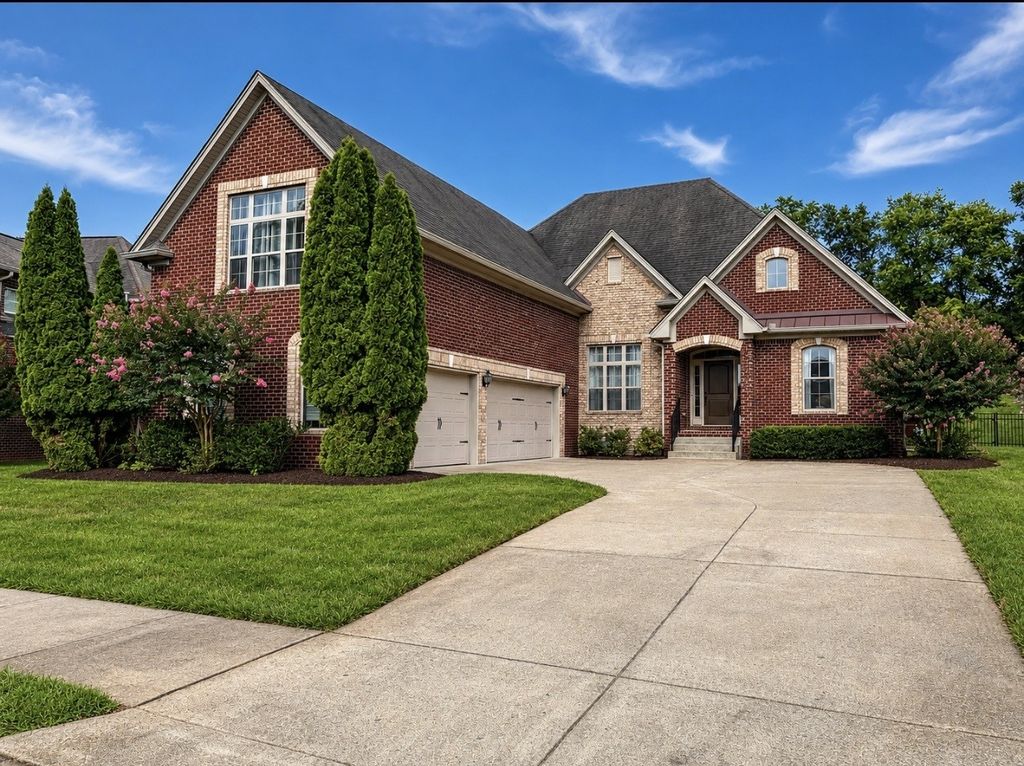 1007 Broughton Pl, Gallatin